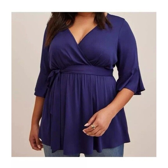 NWT Torrid Stella Babydoll Challis Surplice Tie-Front Top Size 4 or 26 Plus - Picture 1 of 2